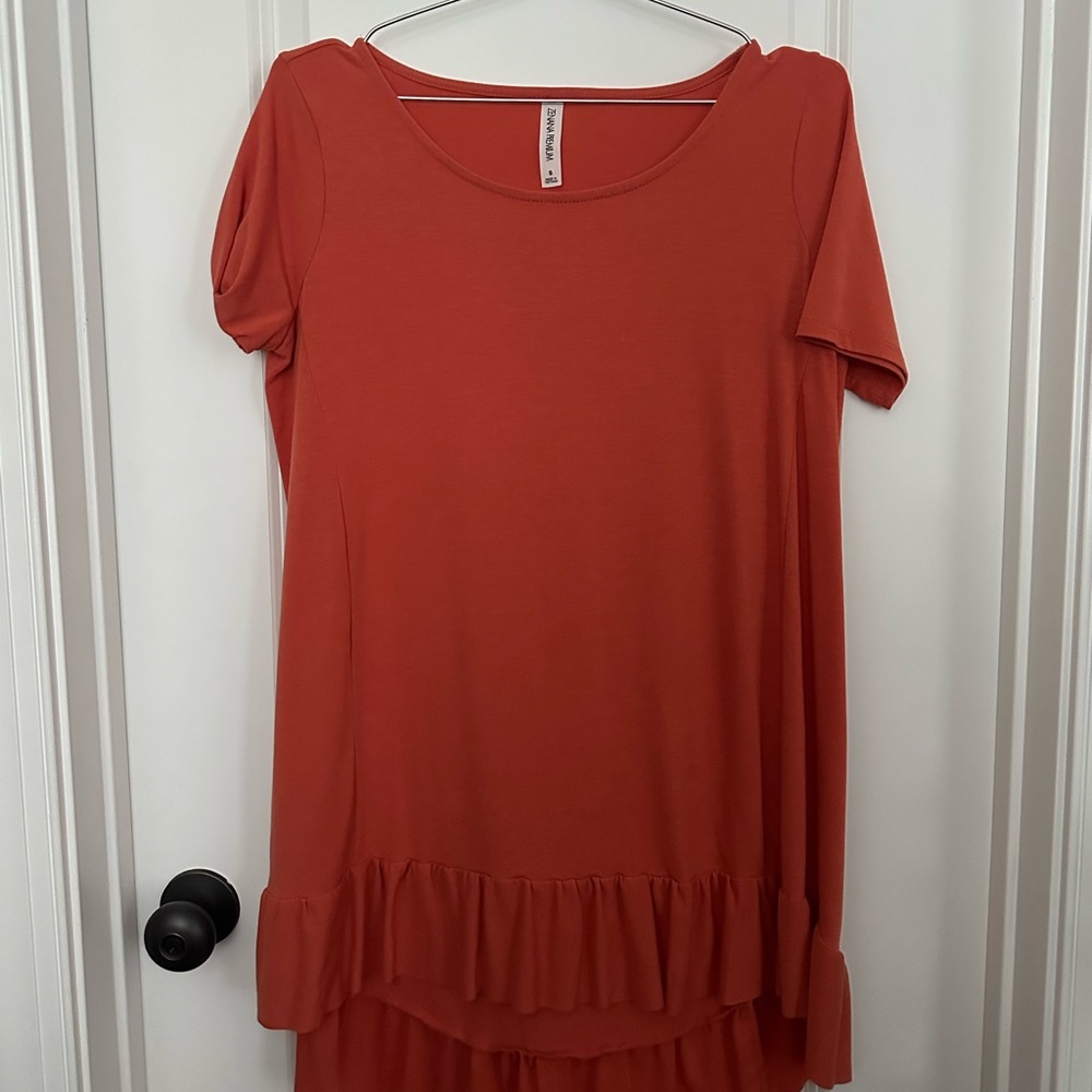 NWOT Zenana tunic in deep coral- ruffle details-S